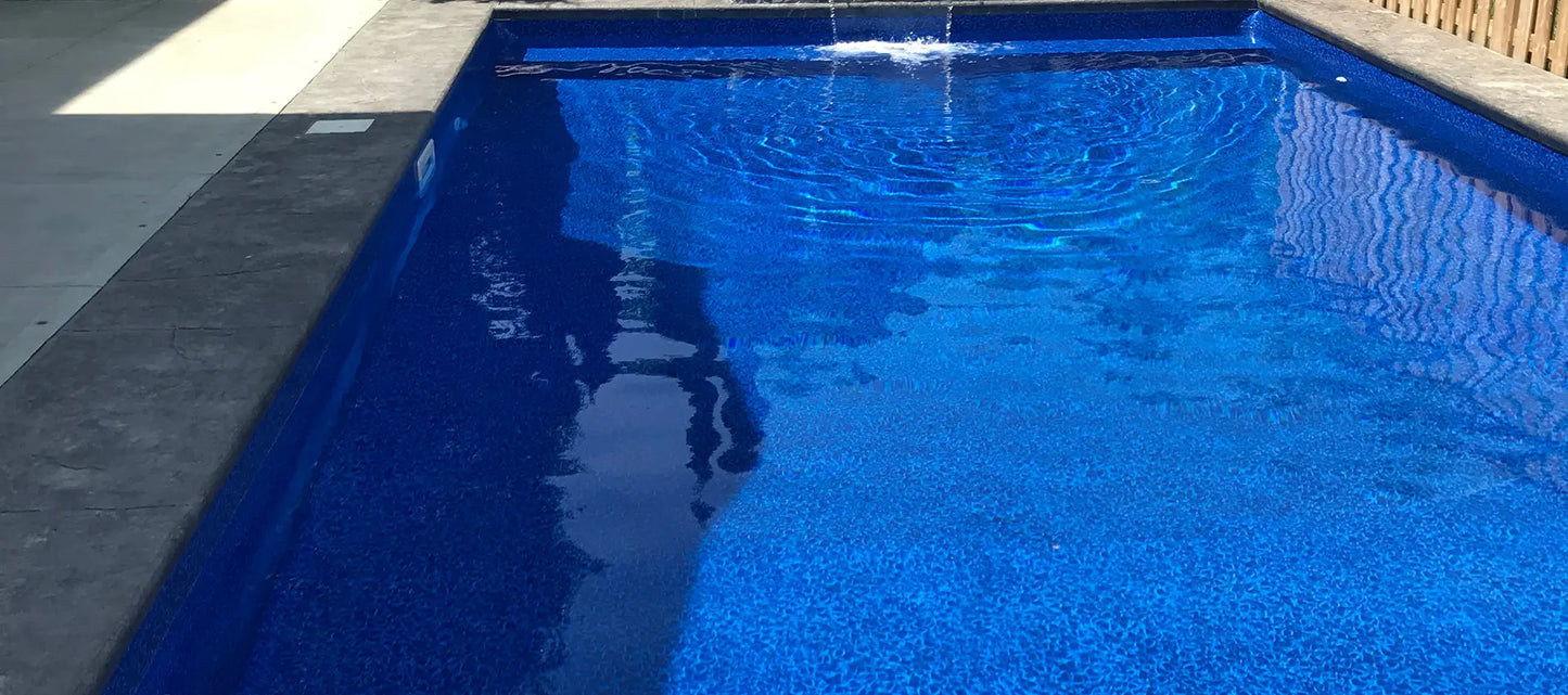 Toile de piscine creusé electric blue