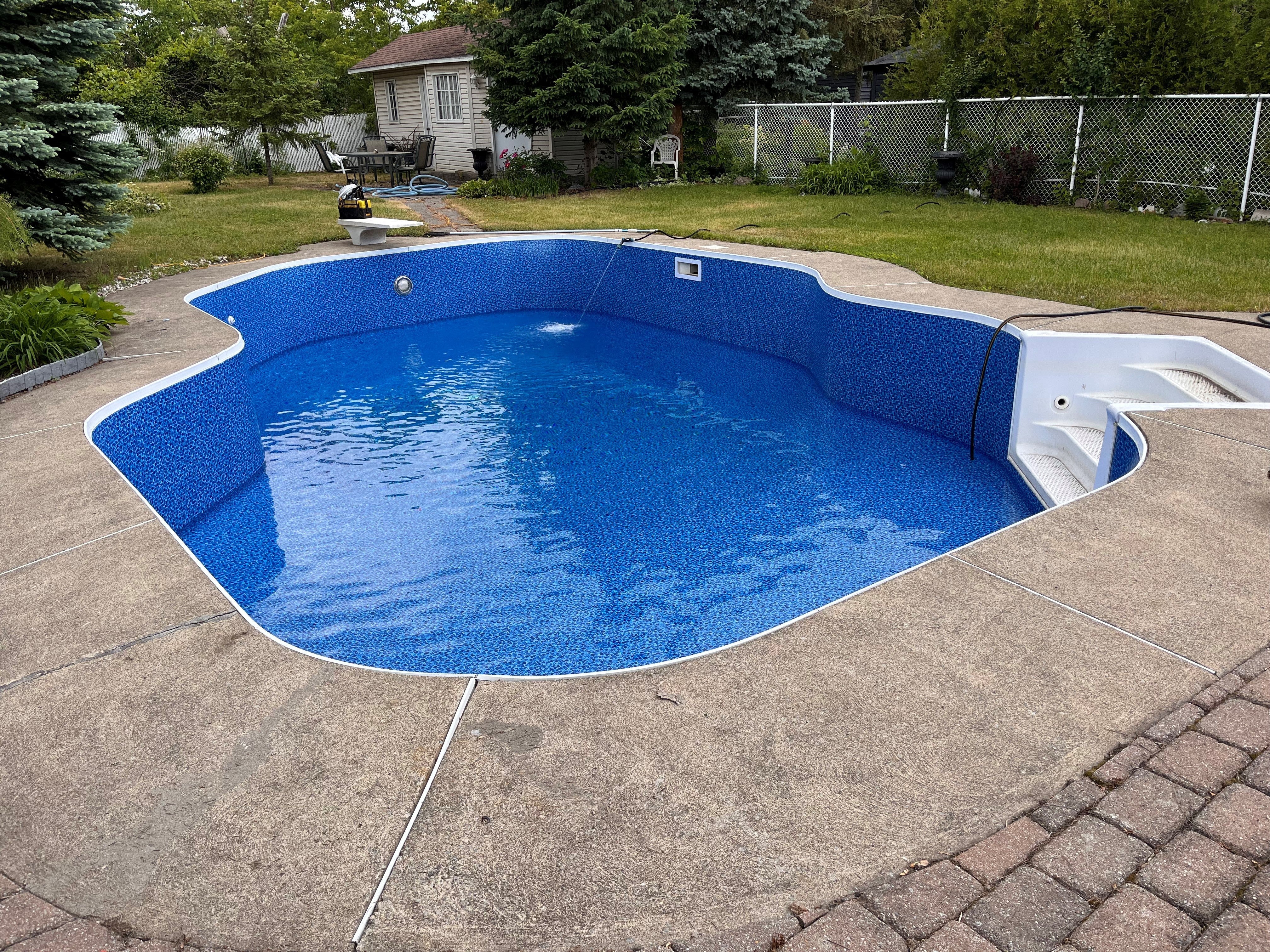 Remplacement de toile de piscine creusée par nos experts – Piscines Geyser