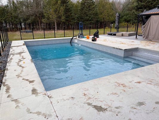 Bien fermer sa piscine creusée pour l’hiver au Québec