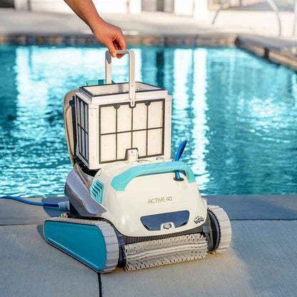 MAYTRONICS ROBOT NETTOYEUR DOLPHIN ACTIVE 40 AVEC CHARIOT ET BLUETHOOT (MUR,FOND ET LIGNE D'EAU) - 99996271-US - Piscines Geyser